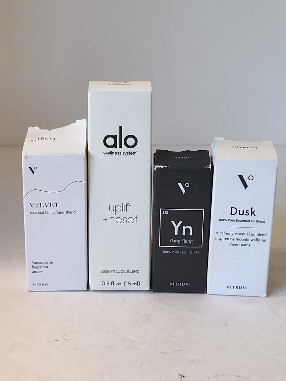alo Vitruvi  Essential Oils Lot Of 4 .5oz